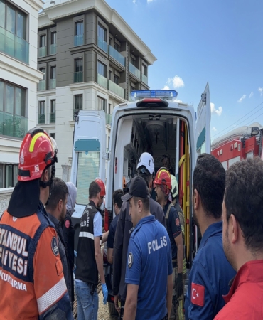 BAŞAKŞEHİR'DE İNŞAAT ALANINDA GÖÇÜK: 1 İŞÇİ HAYATINI KAYBETTİ İNŞAAT ALANINDA GÖÇÜK İLE İLGİLİ 4 KİŞİ GÖZALTINA ALINDI