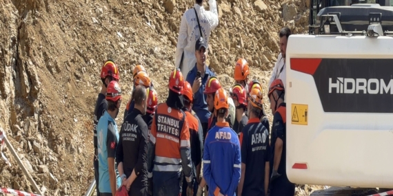 BAŞAKŞEHİR'DE İNŞAATTA GÖÇÜK: 1 İŞÇİ TOPRAK ALTINDA