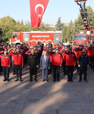 BAŞKAN AKIN'DAN KAHRAMAN İTFAİYECİLERE ANLAMLI JEST