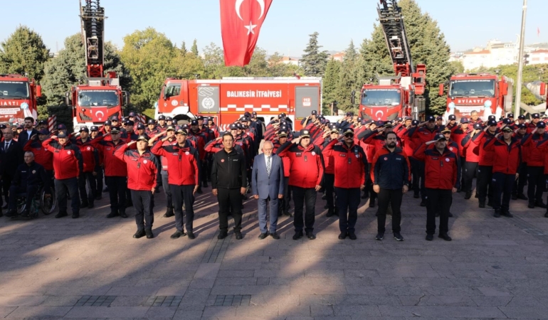 BAŞKAN AKIN'DAN KAHRAMAN İTFAİYECİLERE ANLAMLI JEST