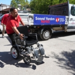 BAŞKAN KOCAGÖZ ENGELLİ VATANDAŞIN AKÜLÜ SANDALYE TALEBİNİ SAATLER İÇİNDE YERİNE GETİRDİ