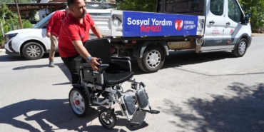 BAŞKAN KOCAGÖZ ENGELLİ VATANDAŞIN AKÜLÜ SANDALYE TALEBİNİ SAATLER İÇİNDE YERİNE GETİRDİ