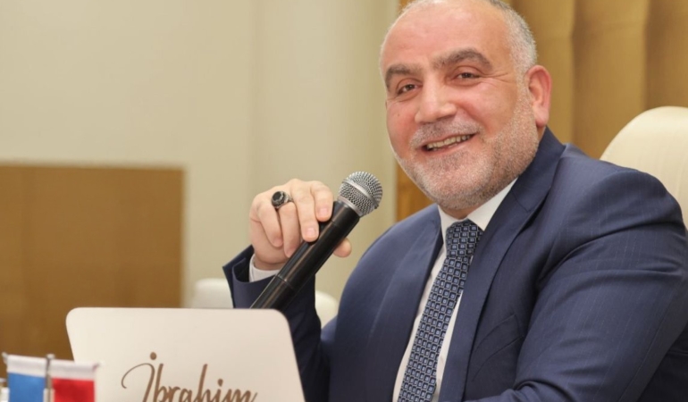BAŞKAN SANDIKÇI: "ÜNİVERSİTEYİ KAZANAN TÜM ÖĞRENCİLERİMİZE BURS DESTEĞİ SAĞLIYORUZ"