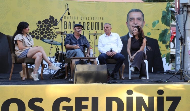 BAŞKAN ŞİMŞEK: "HEDEFİMİZ BAĞ BOZUMU ŞENLİĞİ'Nİ ULUSLARARASI DÜZEYE TAŞIMAK" ŞEHZADELER'DE BAĞ BOZUMU ŞENLİĞİ SÜRÜYOR