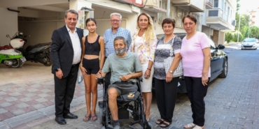 BAŞKAN YETİŞKİN'DEN AKÜLÜ SANDALYE DESTEĞİ