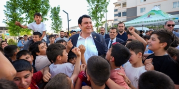 BAŞKAN YILMAZ'DAN EĞİTİME YENİ DESTEK: İLK VE ORTAOKUL ÖĞRENCİLERİNE 8 BİN TL