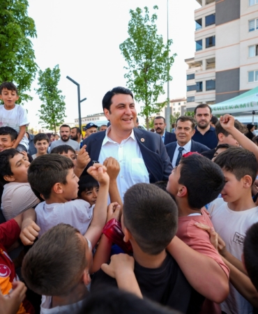 BAŞKAN YILMAZ'DAN EĞİTİME YENİ DESTEK: İLK VE ORTAOKUL ÖĞRENCİLERİNE 8 BİN TL