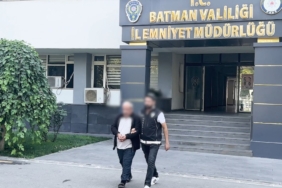 BATMAN'DA ARAÇTA 7,4 KİLO SKUNK ELE GEÇİRİLDİ, 2 KİŞİ TUTUKLANDI
