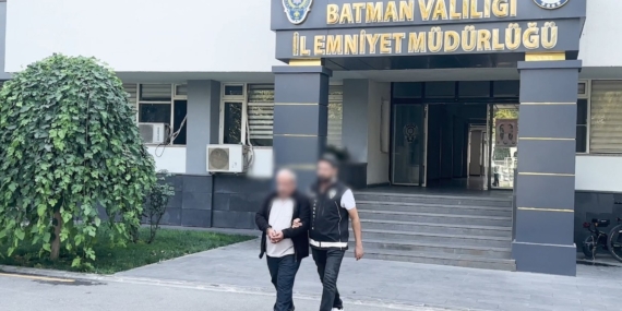 BATMAN'DA ARAÇTA 7,4 KİLO SKUNK ELE GEÇİRİLDİ, 2 KİŞİ TUTUKLANDI