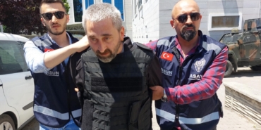 BERBER KOLTUĞUNDA KARDEŞİNİ ÖLDÜREN AĞABEYİN YARGILANMASINA BAŞLANDI