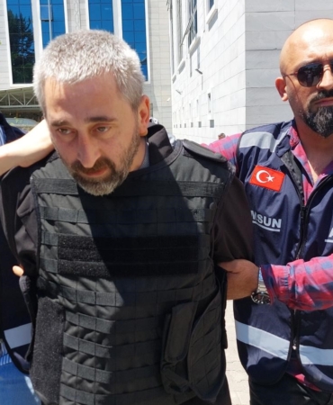 BERBER KOLTUĞUNDA KARDEŞİNİ ÖLDÜREN AĞABEYİN YARGILANMASINA BAŞLANDI