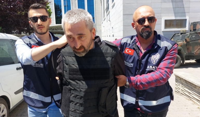 BERBER KOLTUĞUNDA KARDEŞİNİ ÖLDÜREN AĞABEYİN YARGILANMASINA BAŞLANDI