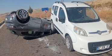 BEYPAZARI'NDA OTOMOBİLLERİN ÇARPIŞTIĞI KAZADA 3 KİŞİ YARALANDI