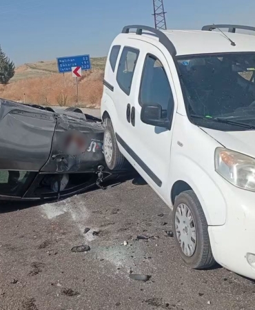 BEYPAZARI'NDA OTOMOBİLLERİN ÇARPIŞTIĞI KAZADA 3 KİŞİ YARALANDI