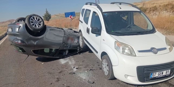 BEYPAZARI'NDA OTOMOBİLLERİN ÇARPIŞTIĞI KAZADA 3 KİŞİ YARALANDI