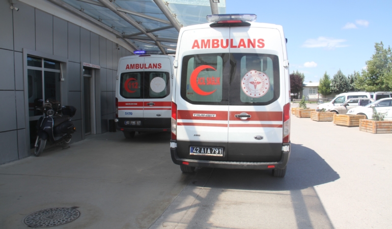 BEYŞEHİR'DE MOTOSİKLET KAZASI: 1 YARALI