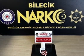 BİLECİK'TE ŞEHİRLERARASI OTOBÜSTE UYUŞTURUCU OPERASYONU