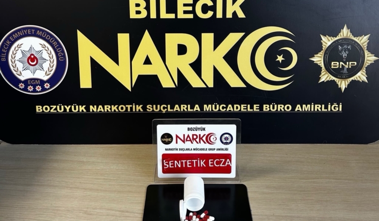 BİLECİK'TE ŞEHİRLERARASI OTOBÜSTE UYUŞTURUCU OPERASYONU