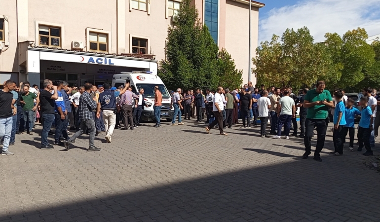 BİNGÖL'DE KAFASI ASANSÖRE SIKIŞAN ÖĞRENCİ YARALANDI