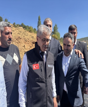 BİNGÖL'DE KÖY YOLLARI SICAK ASFALTLA YENİLENİYOR: HEDEF BU YIL 100 KİLOMETRE