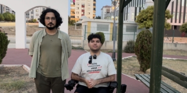 BİR GÜNLÜĞÜNE AKÜLÜ SANDALYEYE BİNDİ, ENGELLERİ YAŞAYARAK GÖRDÜ