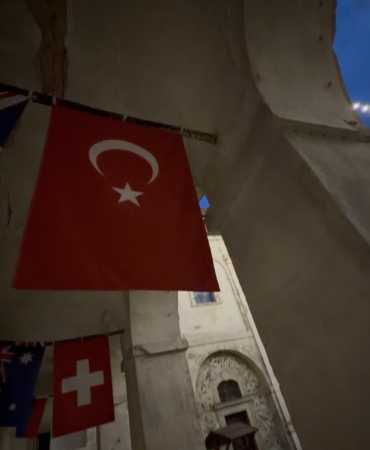 BODRUM'DAN POLONYA'YA UZANAN TÜRK GURURU: TÜRK BAYRAĞI ŞATODA ÖMÜR BOYU DALGALANACAK