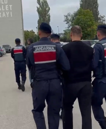 BOLU'DA SAHTE ALTINLARI KUYUMCULARA SATMAYA ÇALIŞAN 3 ŞÜPHELİ SUÇÜSTÜ YAKALANDI