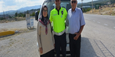 BULAŞIK YIKAMA CEZASIYLA TÜRKİYE'NİN YÜZÜNÜ GÜLDÜREN TRAFİK POLİSİ KONUŞTU: "O SICAKTA GÖNLÜM EL VERMEDİ" CEZA YEMEMEK İÇİN YOLDA EŞİNİ İNDİRİP SÜRÜCÜYE BULAŞIK CEZASI KESEN TRAFİK POLİSİ O ANLARI ANLATTI POLİS İLE GÜLÜMSETEN DİYALOGLARA GİREN SÜRÜCÜ: "AĞIR BİR CEZA VERMİŞ OLDU, CEZAYI AFFETMESİNİ İSTİYORUM"