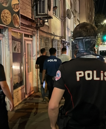BURSA'DA AHLAK UYGULAMASINDA UYUŞTURUCU ELE GEÇİRİLDİ
