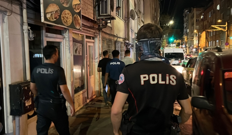 BURSA'DA AHLAK UYGULAMASINDA UYUŞTURUCU ELE GEÇİRİLDİ