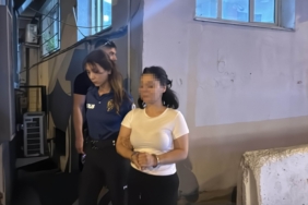 BURSA'DA ALKOLLÜ YAKALANIP OLAY ÇIKARAN KADIN TUTUKLANDI TERS YOLA GİRİP GAZETECİ VE POLİSLERE HAKARET EDEN KADIN TUTUKLANARAK CEZAEVİNE GÖNDERİLDİ