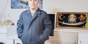 BURSA'DA ORMANDA BULUNAN CESET 8 AYDIR KAYIP TOLGAHAN'A MI AİT GEÇTİĞİMİZ AY KENT ORMANINDA KİMLİĞİ BULUNMUŞTU, DÜN DE CESEDİN YANINDA BULUNAN TESPİHİN 8 AYDIR KAYIP 35 YAŞINDAKİ TOLGAHAN KARAPINAR'A AİT OLDUĞU DÜŞÜNÜLÜYOR ACILI ANNE GÜLLÜ KARAPINAR: "RÜYALARIMDA HEP TOLGAHAN'I GÖRÜYORUM. EŞİMLE BİRLİKTE DNA ÖRNEĞİ VERDİK"
