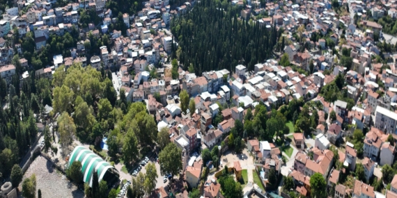 BURSA'DA ÖYLE BİR MAHALLE VAR Kİ SUÇLULAR SOKAĞINDAN GEÇEMİYOR BURSA'NIN O MAHALLESİ KAMERALARLA DONATILDI ÇOCUK VE KADINLARIN RAHAT HAREKET ETTİĞİ MAHALLEDE, VUKUATLAR BİTME NOKTASINA GELDİ PINARBAŞI MAHALLE MUHTARI MEHMET DURSUN: "ARTIK SIKINTI OLUŞTURABİLECEK KİŞİ BİLE SOKAKLARIMIZDAN GEÇMİYOR"