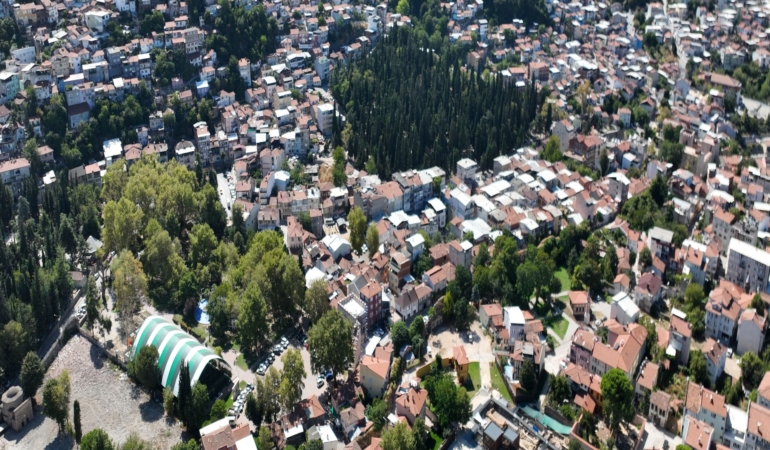 BURSA'DA ÖYLE BİR MAHALLE VAR Kİ SUÇLULAR SOKAĞINDAN GEÇEMİYOR BURSA'NIN O MAHALLESİ KAMERALARLA DONATILDI ÇOCUK VE KADINLARIN RAHAT HAREKET ETTİĞİ MAHALLEDE, VUKUATLAR BİTME NOKTASINA GELDİ PINARBAŞI MAHALLE MUHTARI MEHMET DURSUN: "ARTIK SIKINTI OLUŞTURABİLECEK KİŞİ BİLE SOKAKLARIMIZDAN GEÇMİYOR"