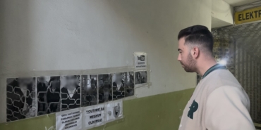 BURSA'DA PASAJ SAHİBİNDEN 'İBRETLİK' ÇÖZÜM: TUVALETİNİ YAPANLARIN FOTOĞRAFINI TEK TEK DUVARA ASTI