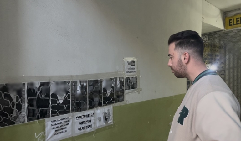 BURSA'DA PASAJ SAHİBİNDEN 'İBRETLİK' ÇÖZÜM: TUVALETİNİ YAPANLARIN FOTOĞRAFINI TEK TEK DUVARA ASTI