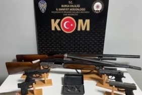 BURSA'DA SUÇ ÖRGÜTLERİYLE BAĞLANTILI ŞAHISLARA OPERASYON: ÇOK SAYIDA SİLAH VE MÜHİMMAT ELE GEÇİRİLDİ