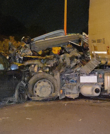 BURSA'DA TIR İLE OTOMOBİL ÇARPIŞTI: 1 ÖLÜ, 7 YARALI