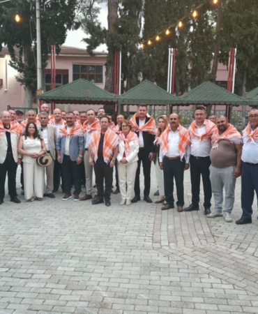ÇAL'DA YAĞMUR DA COŞKU DA DİNMEDİ BAĞBOZUMU'NDA KÜLTÜR, GELENEK VE VEFA BULUŞTU
