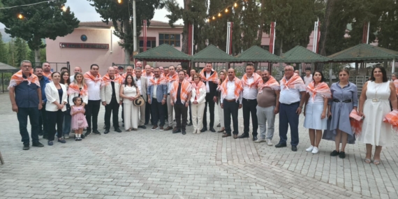 ÇAL'DA YAĞMUR DA COŞKU DA DİNMEDİ BAĞBOZUMU'NDA KÜLTÜR, GELENEK VE VEFA BULUŞTU
