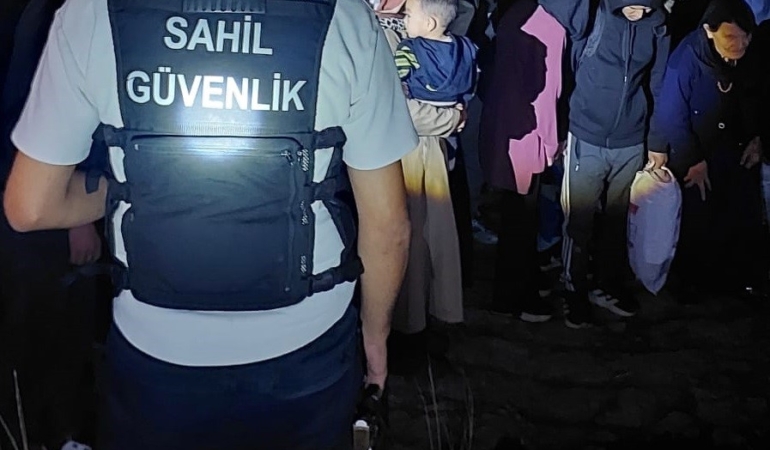 ÇANAKKALE'DE 29 KAÇAK GÖÇMEN YAKALANDI