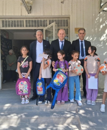 ÇERMİKTE 300 ÖĞRENCİYE OKUL ÇANTASI DAĞITILDI