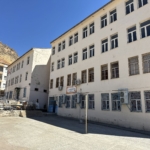 ÇERMİKTE YARIM ASIRLIK OKUL YIKILIYOR
