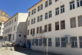 ÇERMİKTE YARIM ASIRLIK OKUL YIKILIYOR