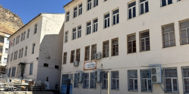 ÇERMİKTE YARIM ASIRLIK OKUL YIKILIYOR