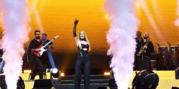 ÇİVRİL ELMA FESTİVALİ'NİN MUHTEŞEM FİNALİNİ DERYA ULUĞ YAPTI ÇİVRİL ELMA FESTİVALİ DERYA ULUĞ KONSERİYLE SONA ERDİ