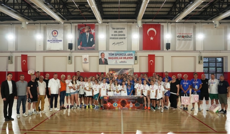 DENİZLİ BÜYÜKŞEHİR EV SAHİPLİĞİNDE EGE'NİN İKİ YAKASI BULUŞTU ULUSLARARASI EGE DOSTLUK BASKETBOL TURNUVASI'NDA CENTİLMENLİK KAZANDI