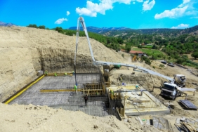 DENİZLİ BÜYÜKŞEHİRDEN YATAĞAN'A 27,6 MİLYONLUK SU YATIRIMI YENİ İÇME SUYU DEPOSU VE İLETİM HATTIYLA YATAĞAN'IN ALTYAPISI YENİLENİYOR