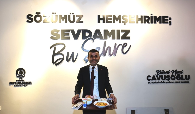 DENİZLİ KENT LOKANTALARI 2 YAŞINDA 'HALKIN SOFRASI' DAYANIŞMAYI BÜYÜTMEYE DEVAM EDİYOR BAŞKAN ÇAVUŞOĞLU; "İKİ YILDA 608 BİN VATANDAŞIMIZI SOFRAMIZDA AĞIRLADIK"