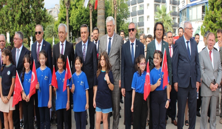 DENİZLİ'DE 2026-2027 EĞİTİM ÖĞRETİM YILI ÇELENK TÖRENİYLE BAŞLADI